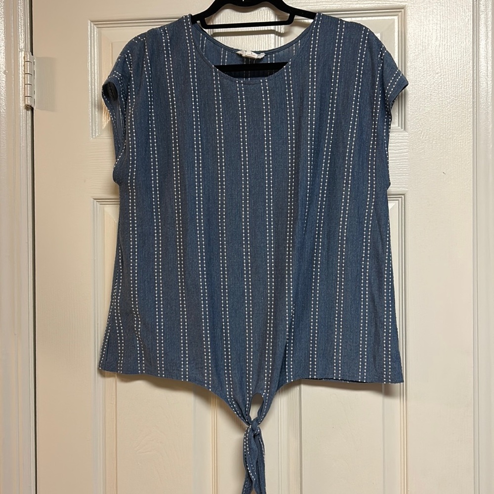 Blue and white loft top
